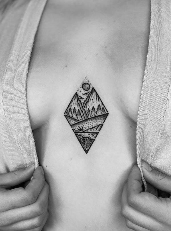 Tatuaggio di montagna tra le tette con diamante di @mike_stout_tattoo