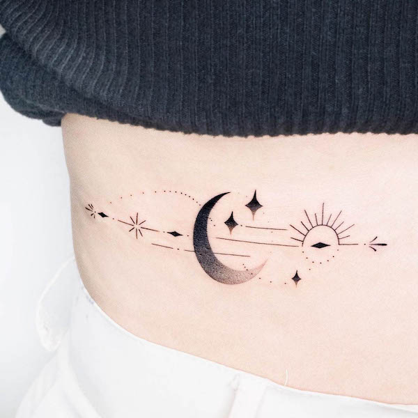 Tatuaggio geometrico di sole e luna da @heim__tattoo