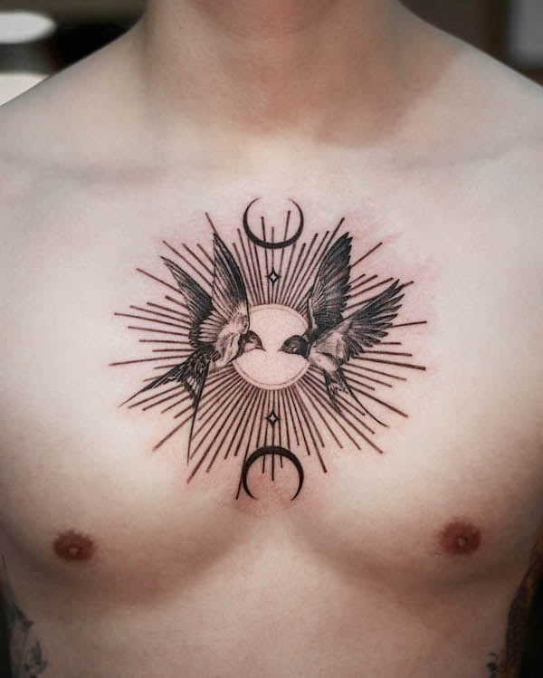 Rondini e sole tatuati sul petto da @its_banzo