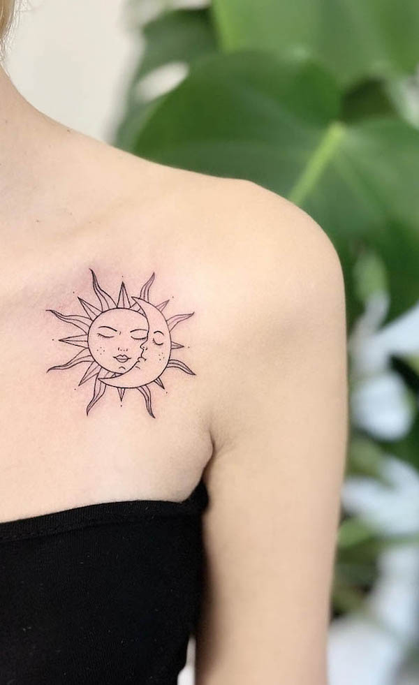 Tatuaggio femminile di sole e luna sulla clavicola di @soho_concept