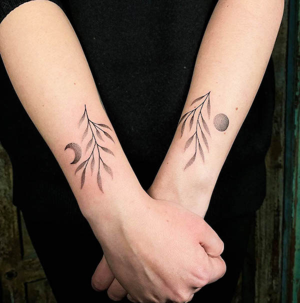 Tatuaggi di coppia con sole e luna di @adaniewiadomska