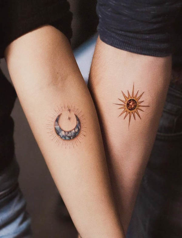 Tatuaggi del sole e della luna di colore abbinato di @olgacaca