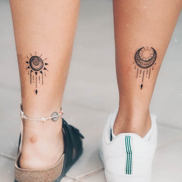 Tatuaggi ornamentali con sole e luna di @zmfreespiri