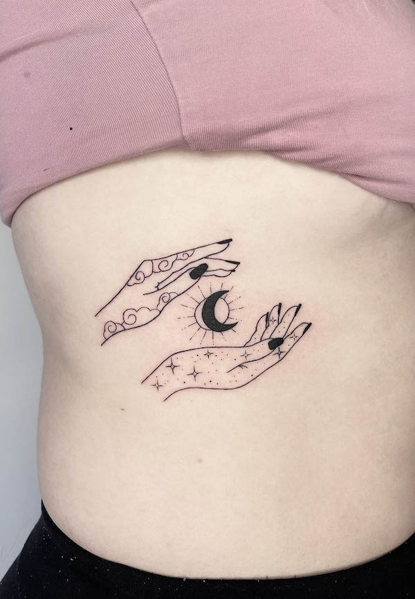 Gioco con il tatuaggio sole e luna di @francielifranke