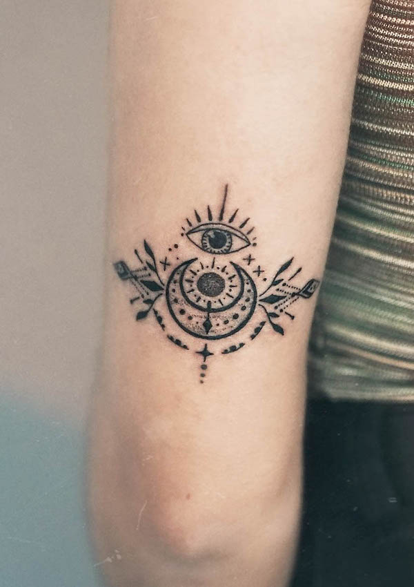 Tatuaggio di occhi, sole e luna di @zmfreespiri