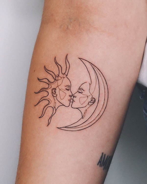 Tatuaggio del sole e della luna che si baciano di @rodrigomtattoo