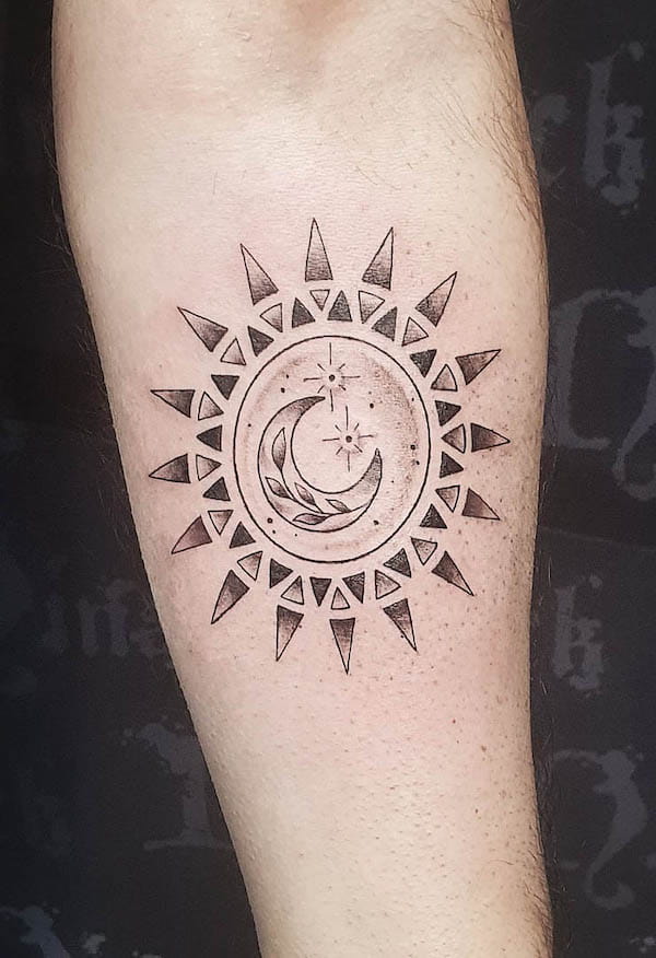 Tatuaggio mandala sole e luna di @ninarockink