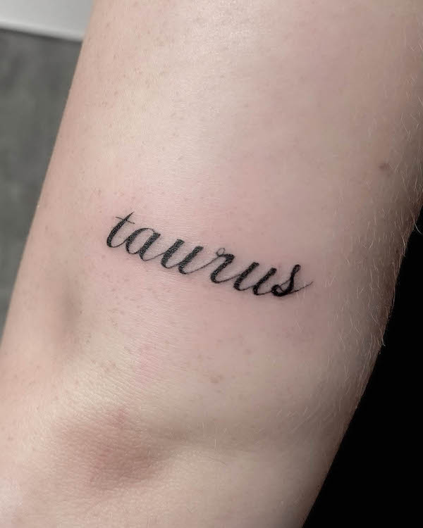 Tatuaggio Toro sul gomito di @dcsss_tattoo