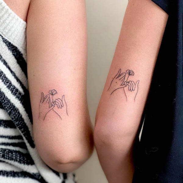 Tatuaggi di @abidal_tattoo con gomito abbinato alla promessa del mignolo