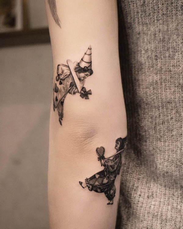 Mini clown sul gomito tatuaggio @yumemonchi