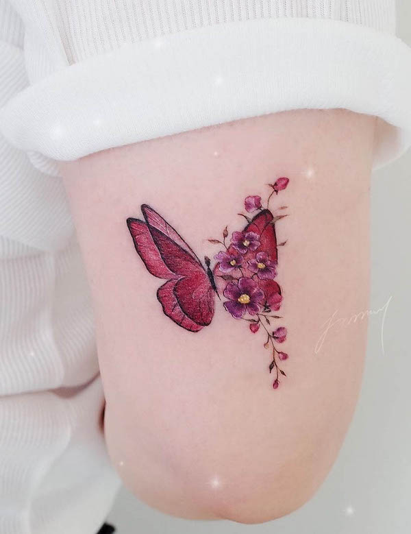 Bellissimo tatuaggio a farfalla sul gomito di @tattooist_jammy.j