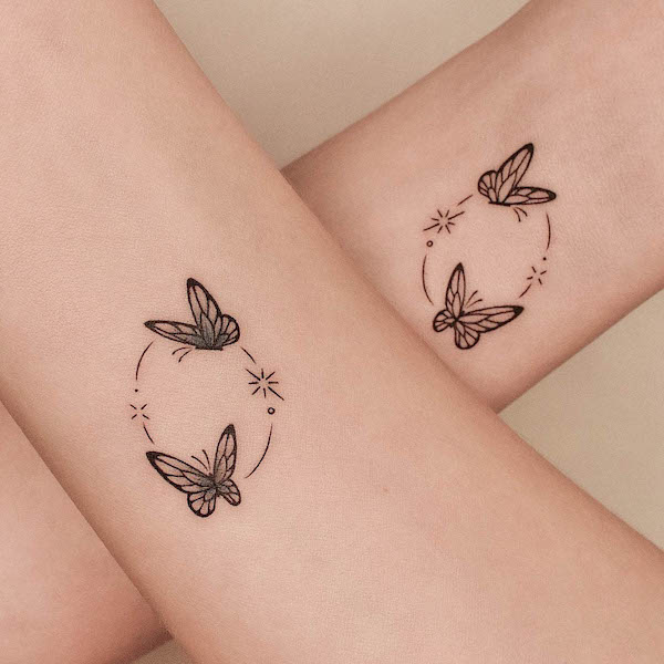 Tatuaggio di farfalle di @tattooer_jina