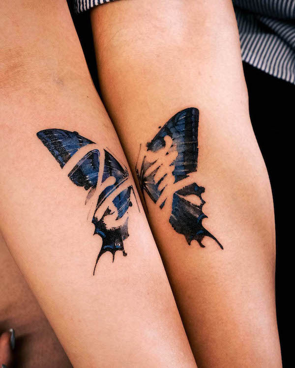 Tatuaggio con farfalla di @ati.ful_