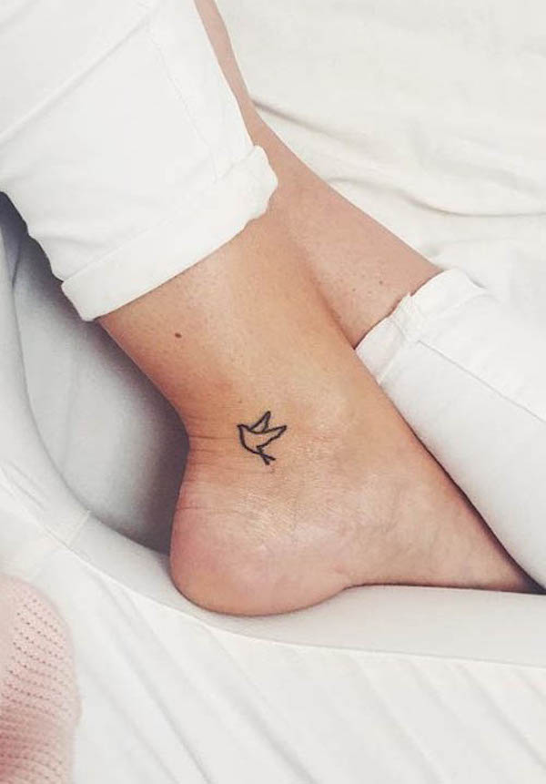 Tatuaggio di colomba di @littletattoolove