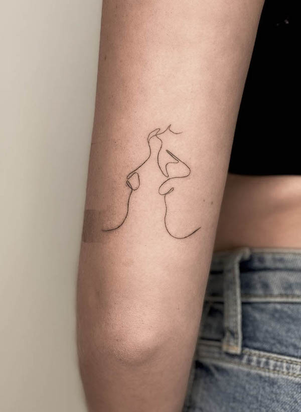 Tatuaggio bacio di @mcmascha