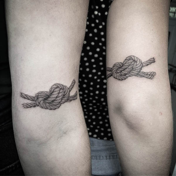 Tatuaggio con nodo di @nnenay
