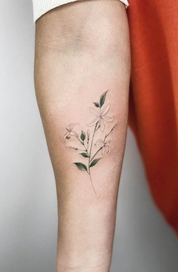 Tatuaggio d'amore simbolico con gelsomino di @fatihodabas