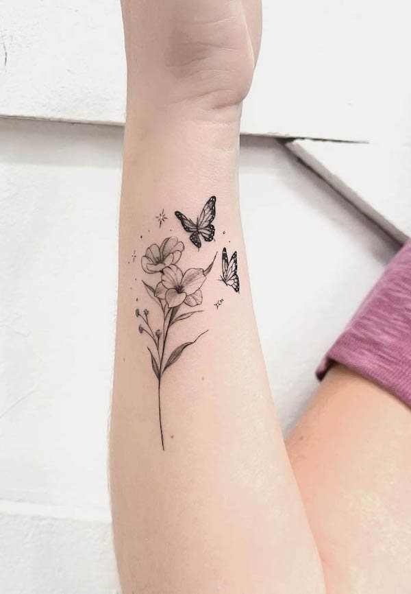 Tatuaggio simbolico d'amore con gelsomino di @tatuatore_aero