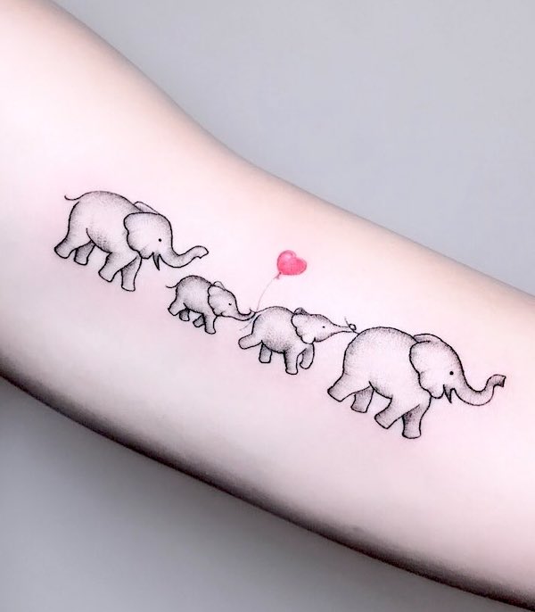 Tatuaggio di famiglia con elefante di @area51tattoowork