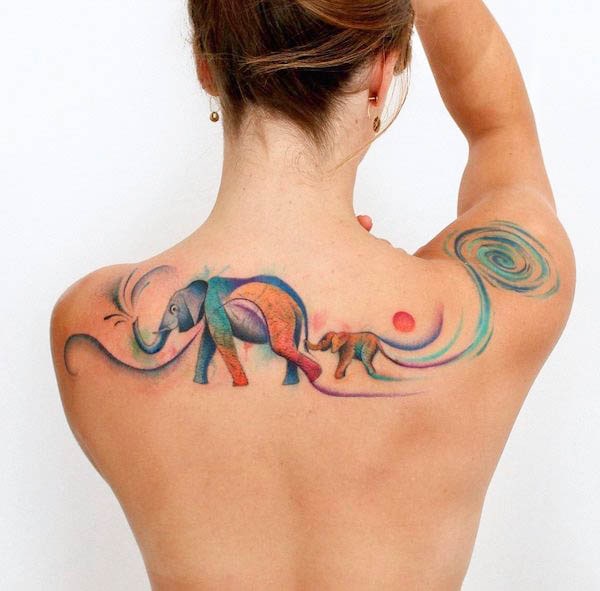 Tatuaggio fantasy con famiglia di elefanti di @katia.zuela