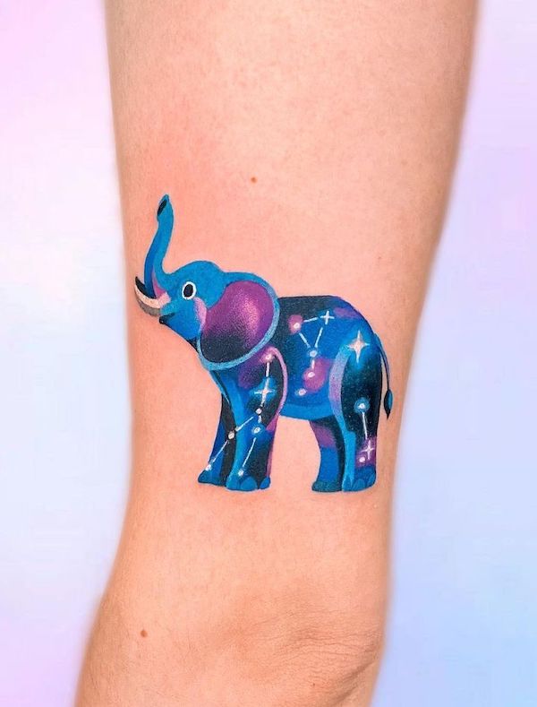 Tatuaggio cosmico con elefante di @_ferfy