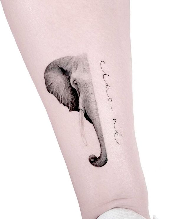 Tatuaggio mezzo elefante di @sofia_finar