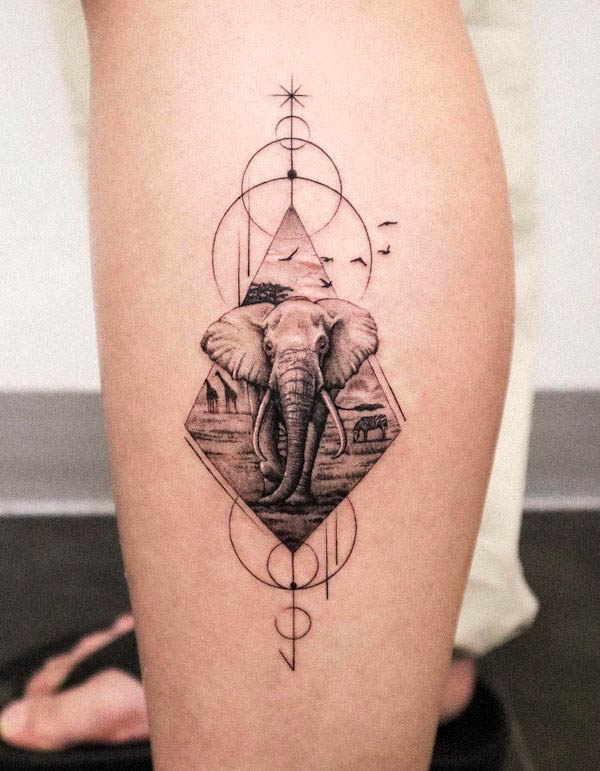 Tatuaggio di elefante con cerchi e frecce di @tatuatore_jaeo