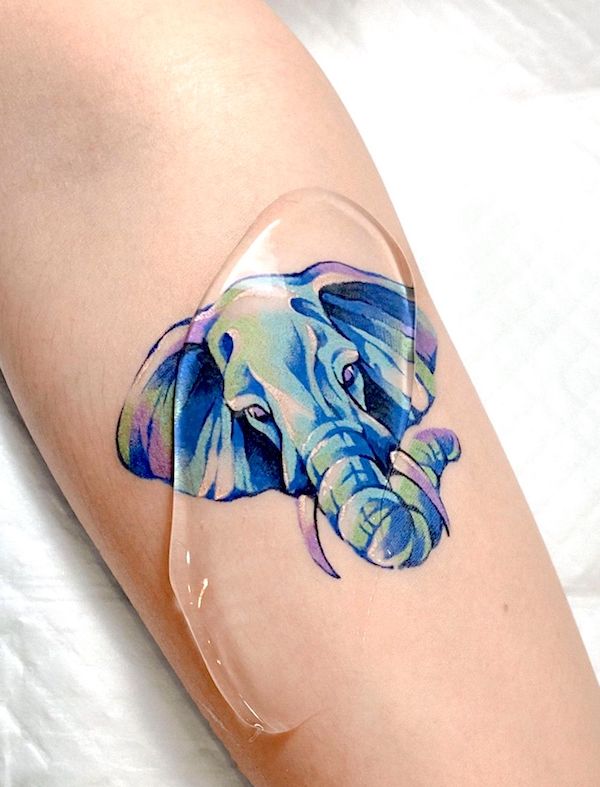 Tatuaggio con elefante blu di @eden_tattoo_