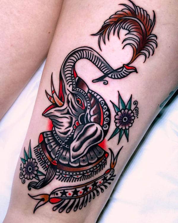 Audace tatuaggio tradizionale di elefante sulla coscia di @lafuitetattoo
