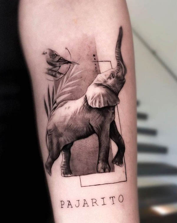 Tatuaggio di elefante ruggente di @santiagomolina_art