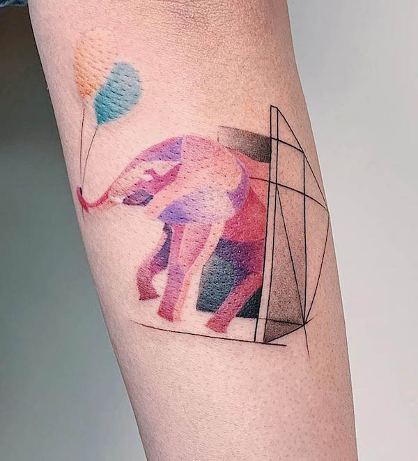 Tatuaggio geometrico con elefante di @alicelin0923