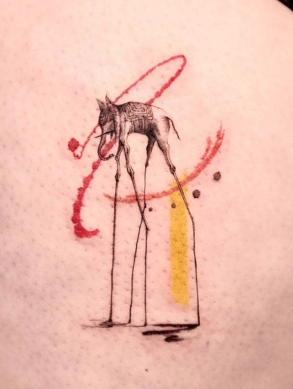 Tatuaggio con elefante di Dalì di @ing.tat_