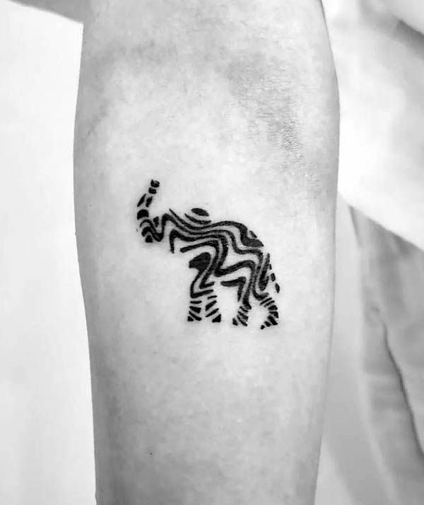 Tatuaggio con motivo a elefante di @unique_._tattoo