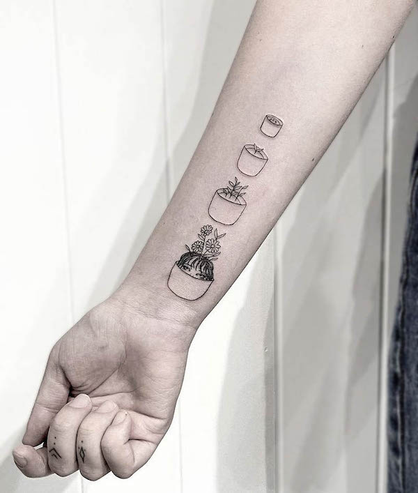 Tatuaggio di crescita unico di @fineline_cho
