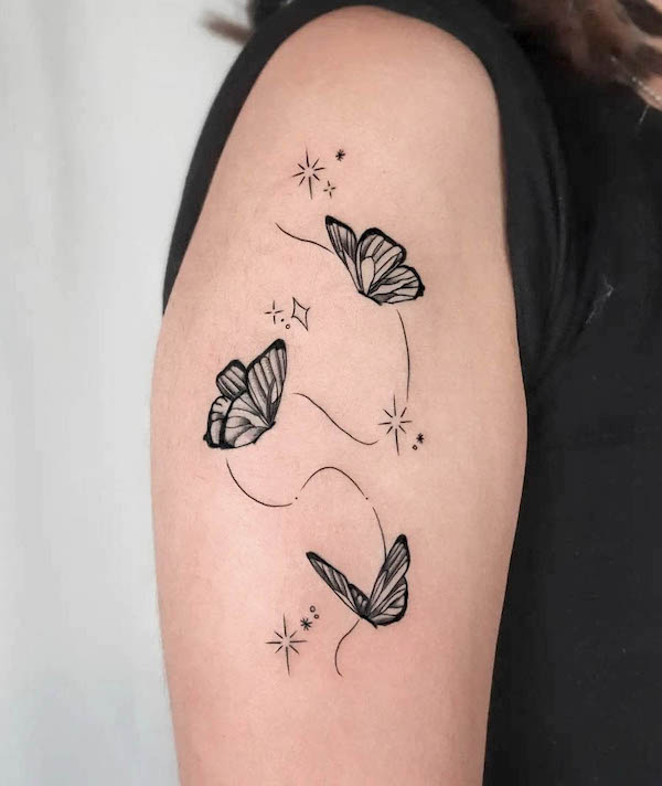 Tatuaggio con simbolo di crescita della farfalla di @b.sin_tattoo