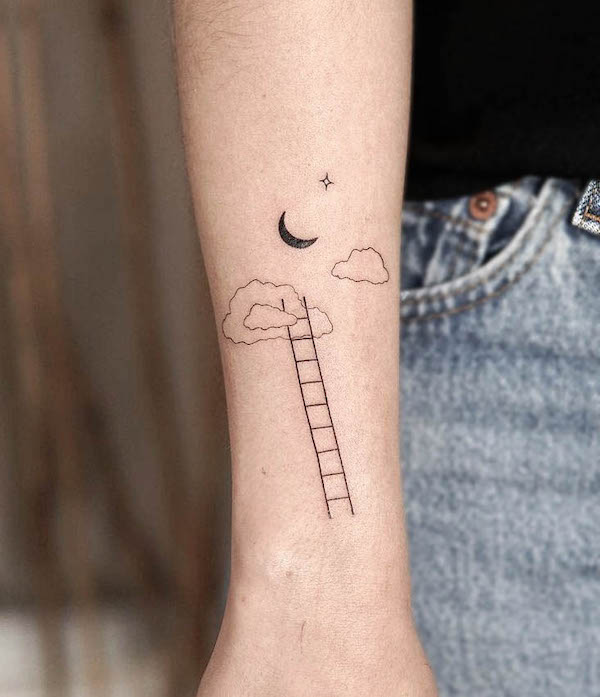 Scale e cielo illuminato dalla luna sulla crescita di @karina.miko
