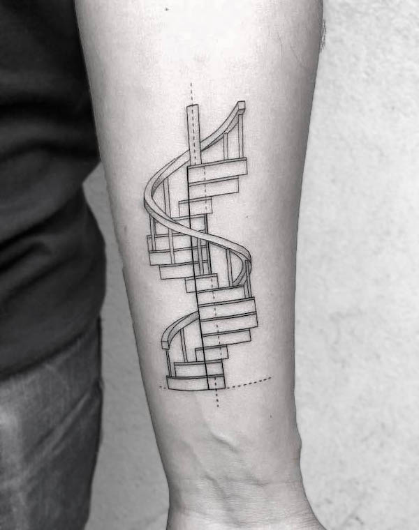 Tatuaggio con simbolo di crescita delle scale di @fleurnoiretattoo