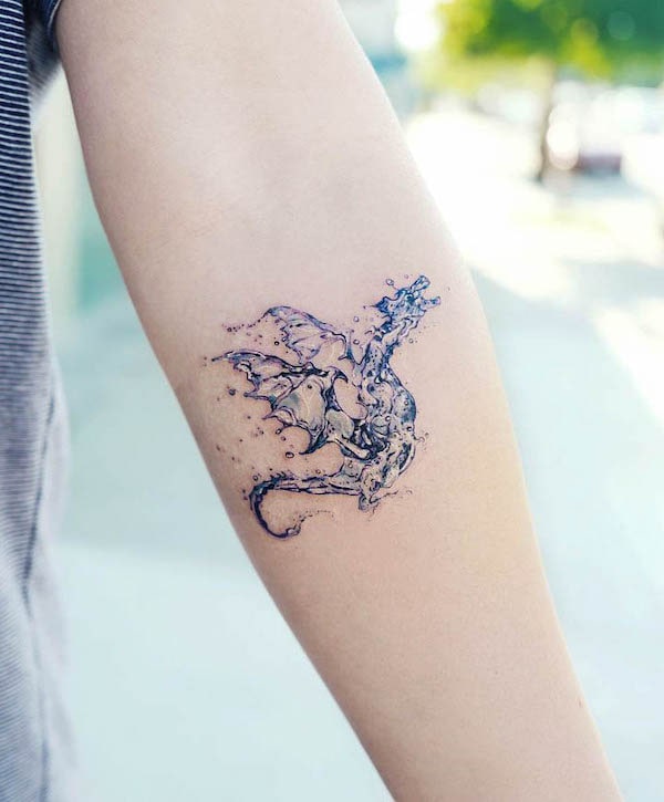 Tatuaggio dell'avambraccio con drago d'acqua di @tatuatore_banul