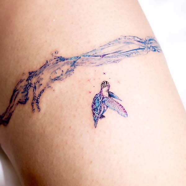 Tartaruga marina tatuata da @guseul_tattoo