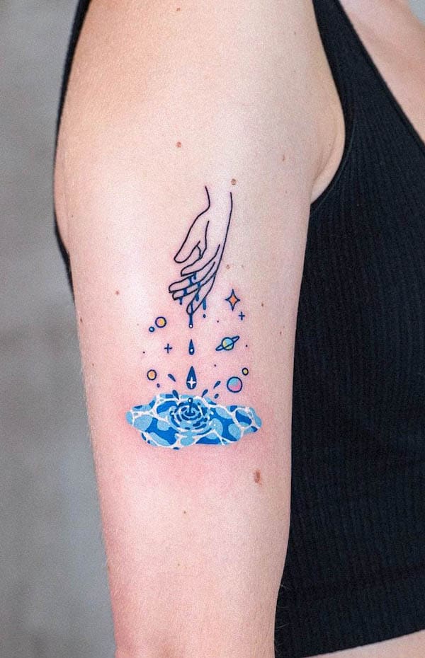 Tatuaggio dell'acqua cosmica di @bongkee