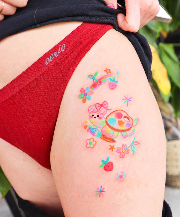 Tatuaggio super carino della tartaruga sulla coscia di @sisi.lovelove