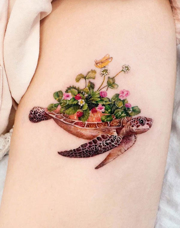 Fiori e tartaruga marina da @songe.tatto