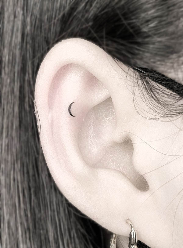 Tatuaggio a linee sottili di @sop_tattoo 10