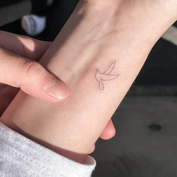 Tatuaggio a linee sottili di @sop_tattoo 13