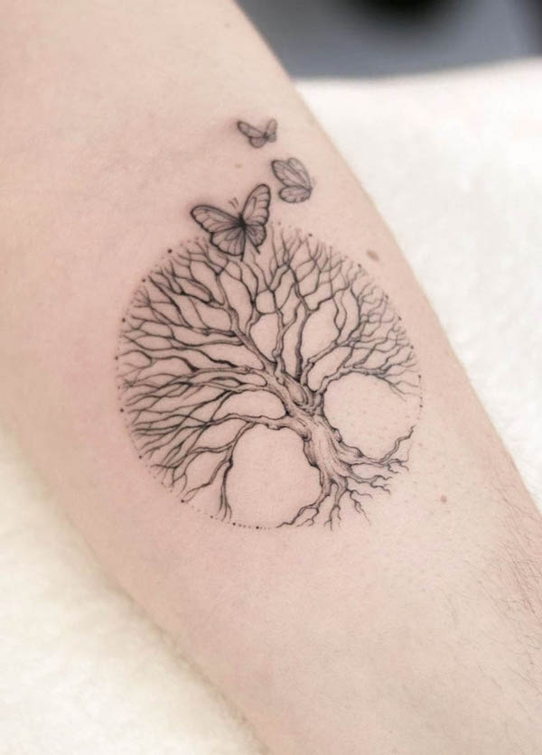 Piccolo tatuaggio dell'albero della vita di @brytattoos