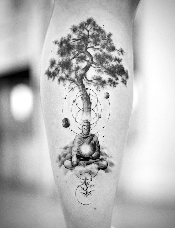 Tatuaggio con albero della vita e Buddha di @bartektattoo