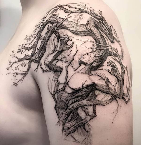 Tatuaggio sulla spalla dell'albero della vita di @martinkellytattoo