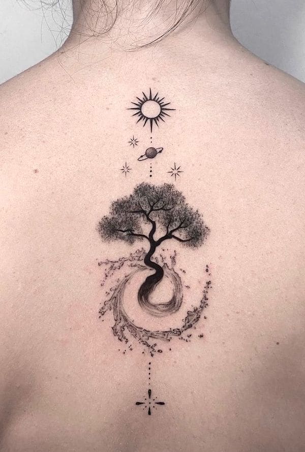 Tatuaggio femminile con albero della vita sulla schiena di @anahata_______