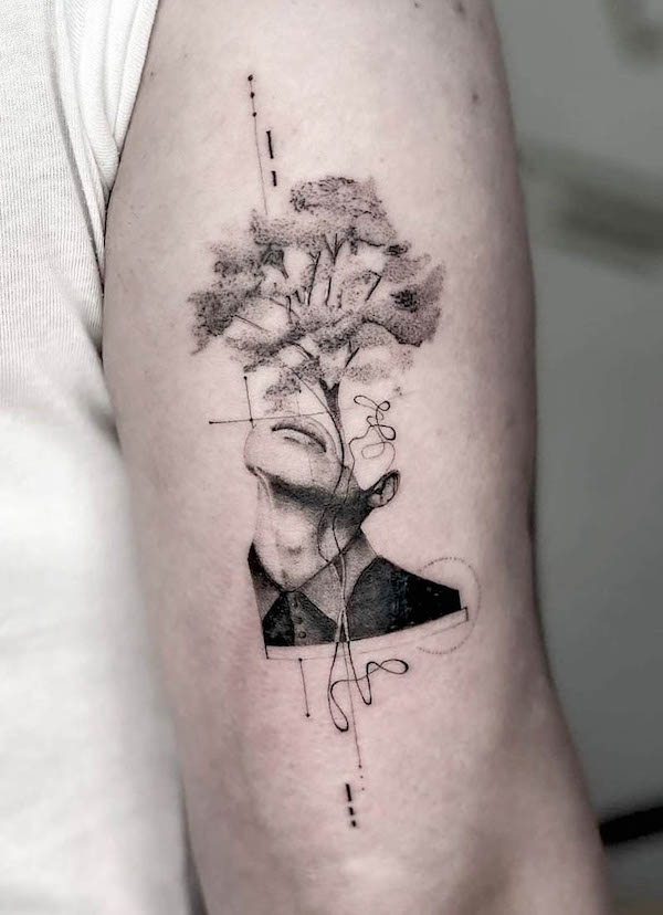 Tatuaggio di concetto di albero di @torocsik.ink