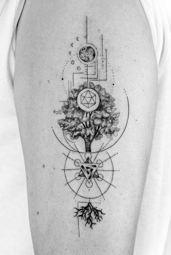 Sofisticato tatuaggio dell'albero della vita di @rossclarktattoos